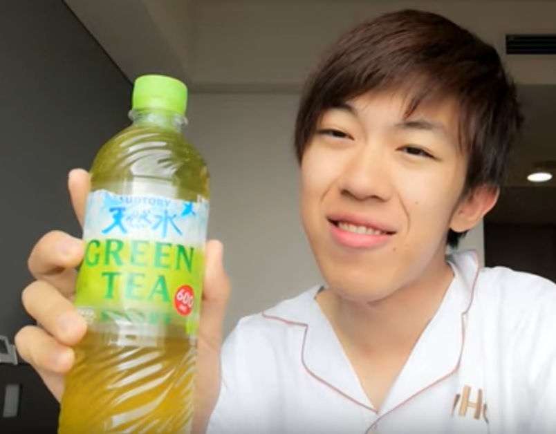 スーツにだまされるな 激マズのサントリー天然水 Green Tea Youtuber スーツ 交通 旅行 背広